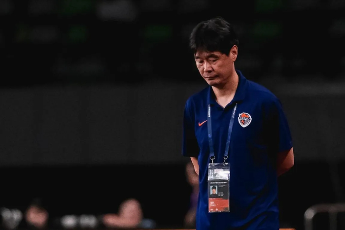 泰山队紧急换帅，三大潜在人选，一人呼声最高，另一人最具冲冠潜力|韩天宇|韩鹏|李霄鹏|山东泰山|陈泽仕_新浪体育_新浪新闻